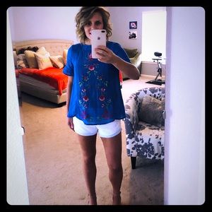 Umgee blue top with floral embroidery